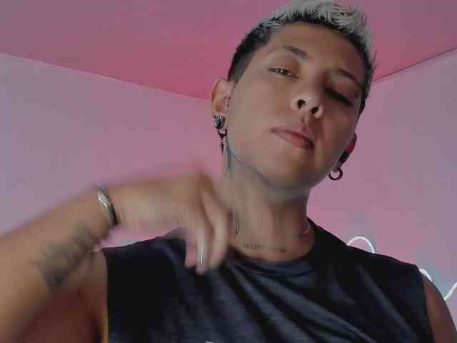 Aleja1214 webcam