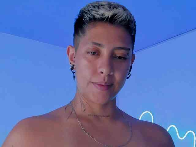 Aleja1214 webcam