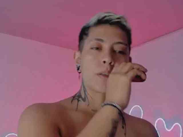 Aleja1214 webcam