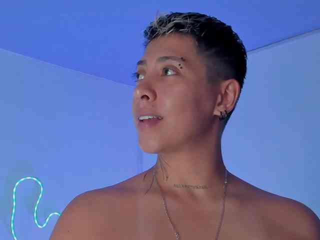 Aleja1214 webcam