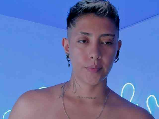 Aleja1214 webcam