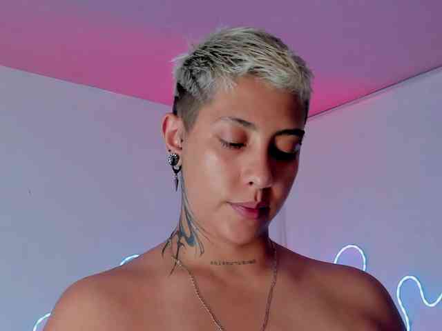 Aleja1214 webcam