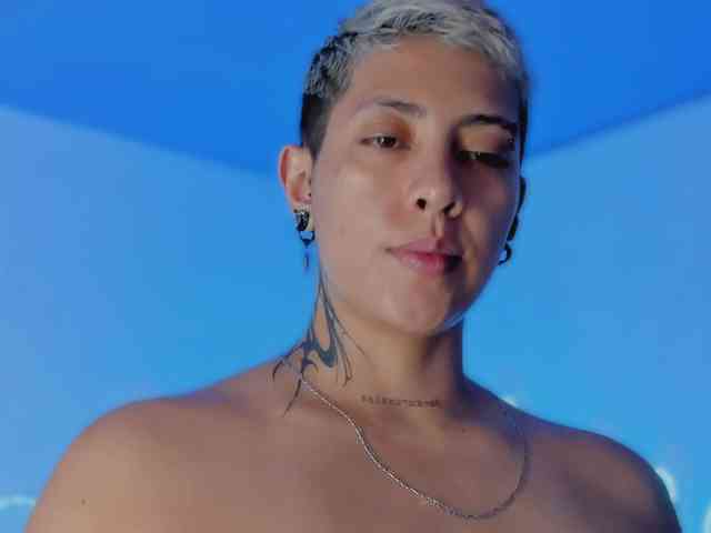 Aleja1214 webcam