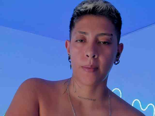 Aleja1214 webcam