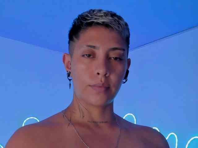 Aleja1214 webcam