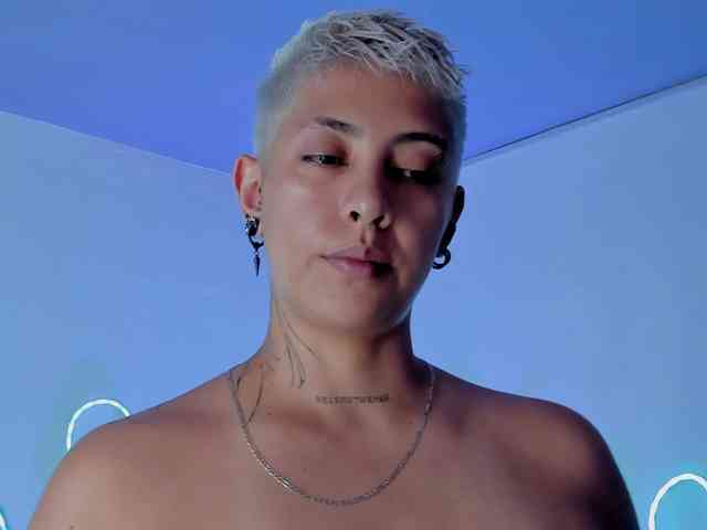 Aleja1214 webcam