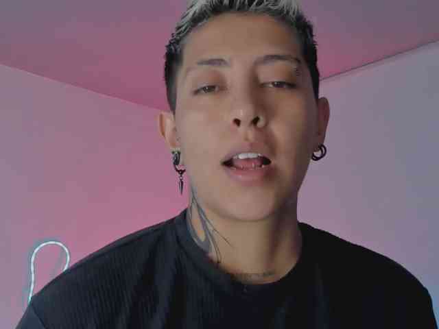 Aleja1214 webcam