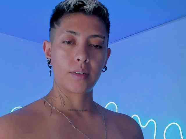 Aleja1214 webcam