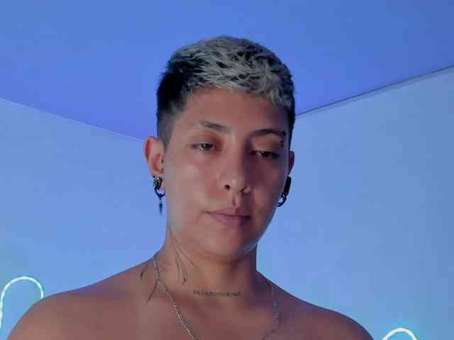Aleja1214 webcam
