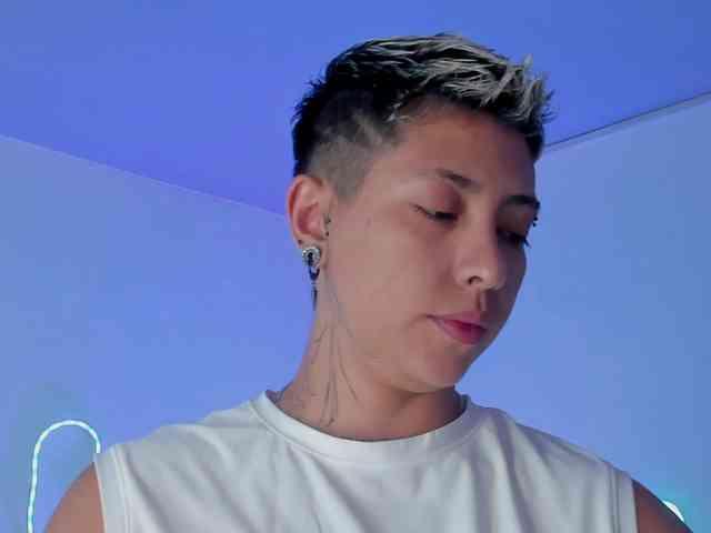 Aleja1214 webcam