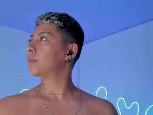 Aleja1214 webcam