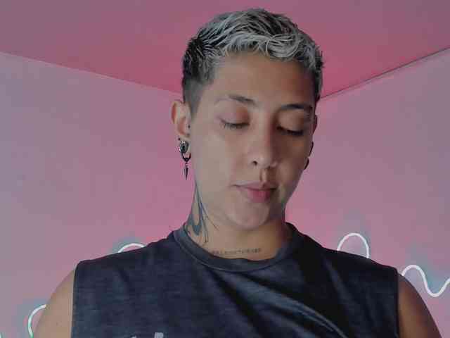 Aleja1214 webcam