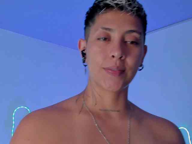 Aleja1214 webcam