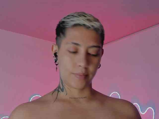Aleja1214 webcam