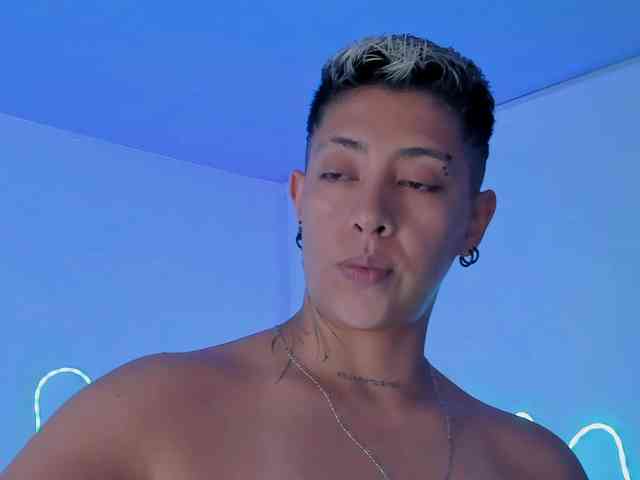 Aleja1214 webcam
