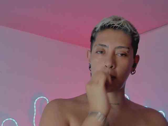 Aleja1214 webcam