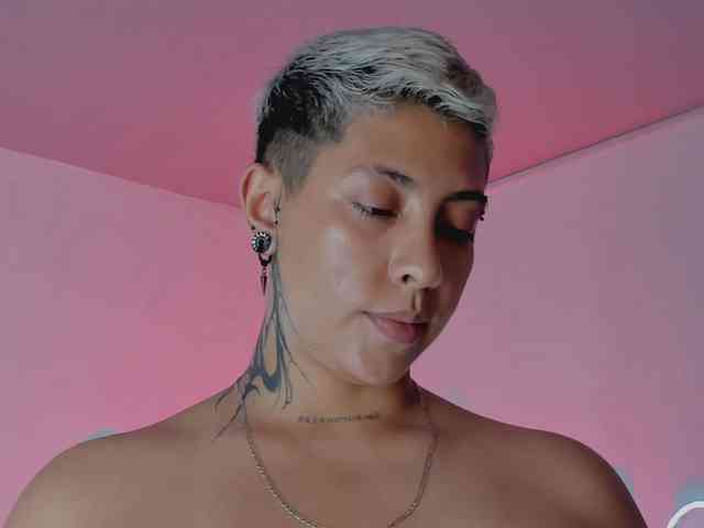 Aleja1214 webcam