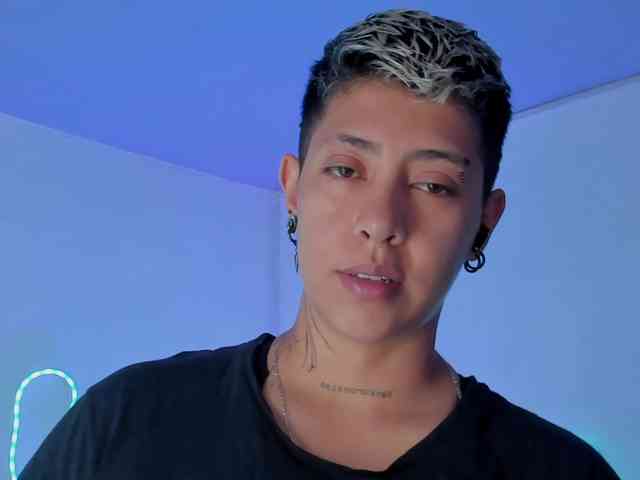 Aleja1214 webcam