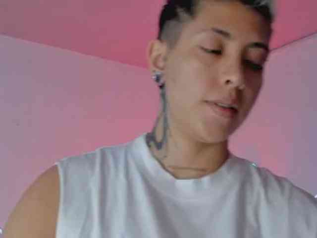 Aleja1214 webcam