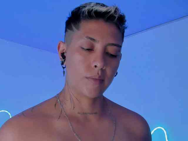 Aleja1214 webcam