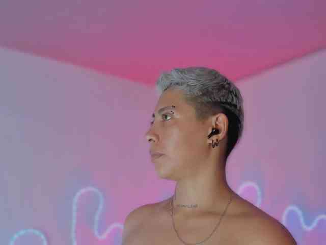 Aleja1214 webcam