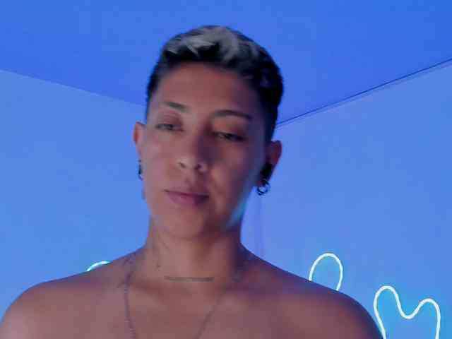 Aleja1214 webcam
