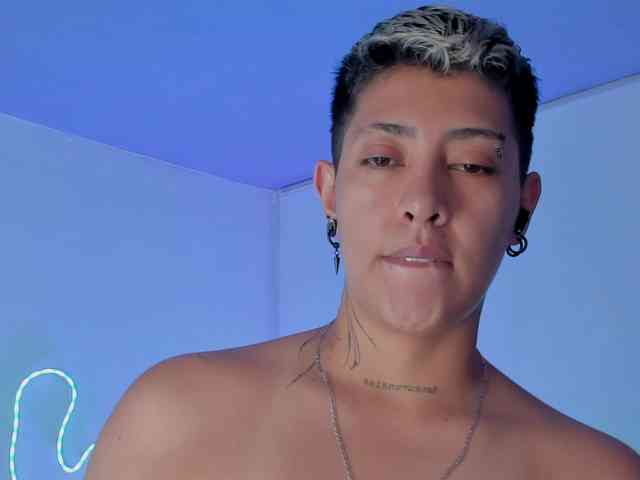 Aleja1214 webcam
