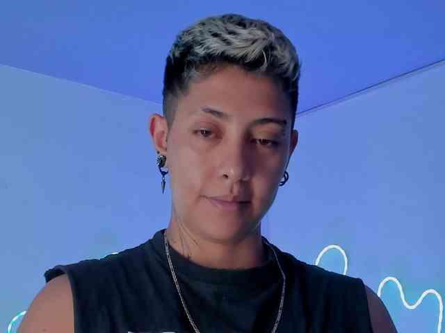 Aleja1214 webcam