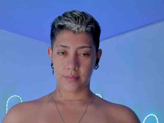 Aleja1214 webcam