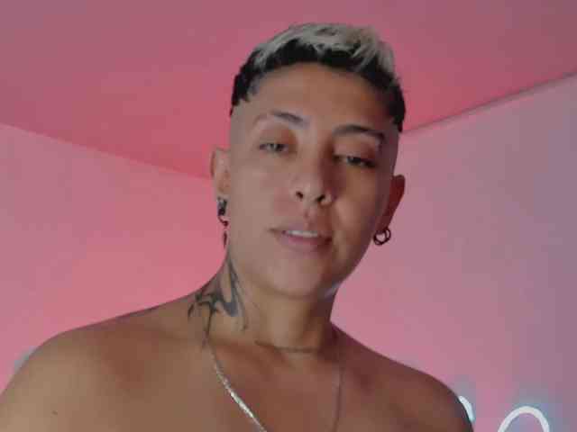 Aleja1214 webcam