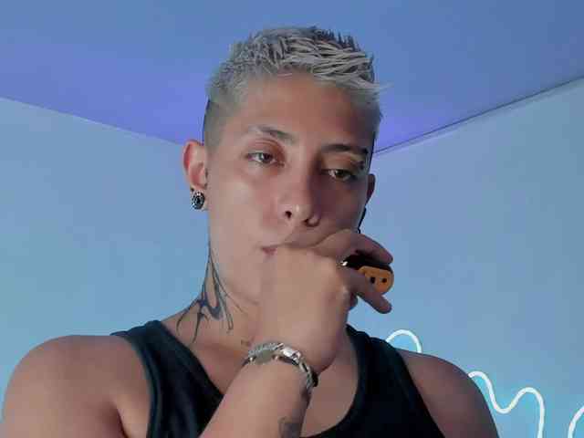 Aleja1214 webcam
