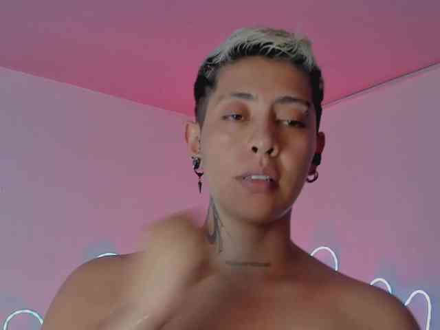 Aleja1214 webcam