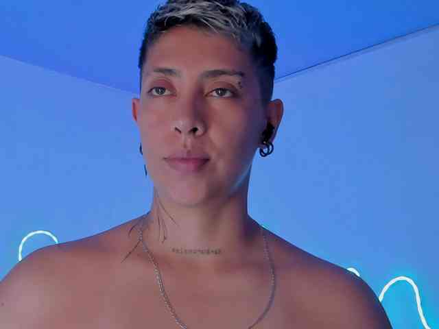 Aleja1214 webcam