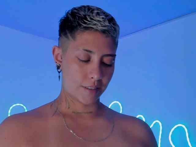 Aleja1214 webcam