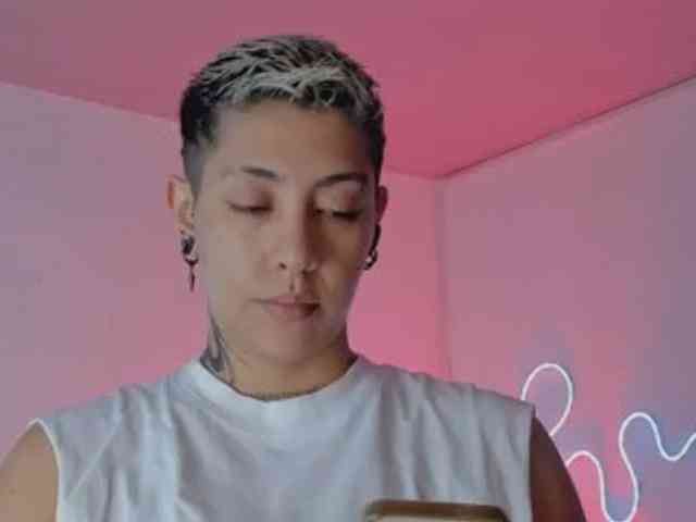 Aleja1214 webcam