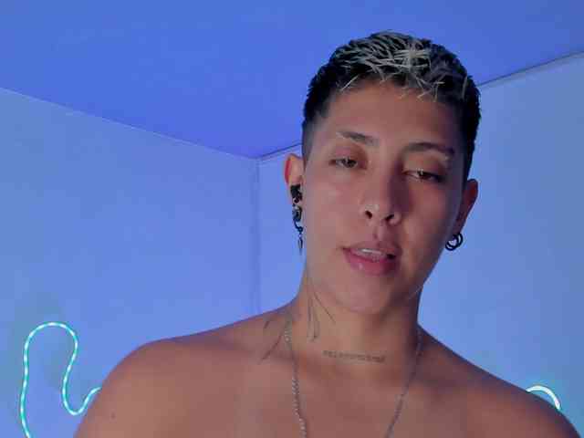 Aleja1214 webcam