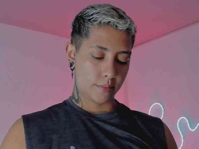 Aleja1214 webcam