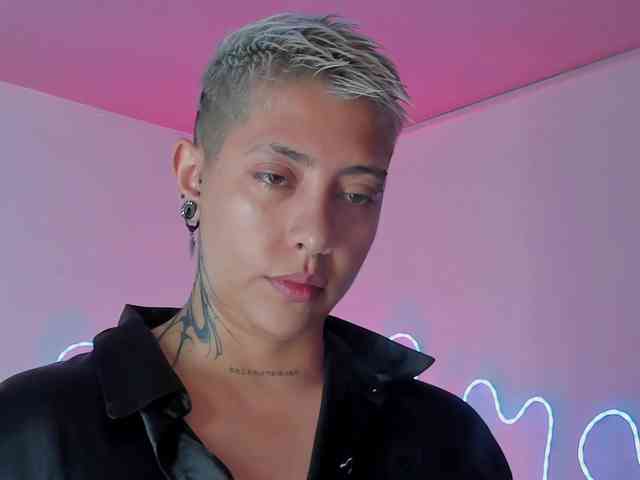 Aleja1214 webcam