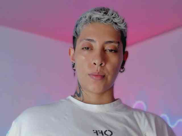 Aleja1214 webcam