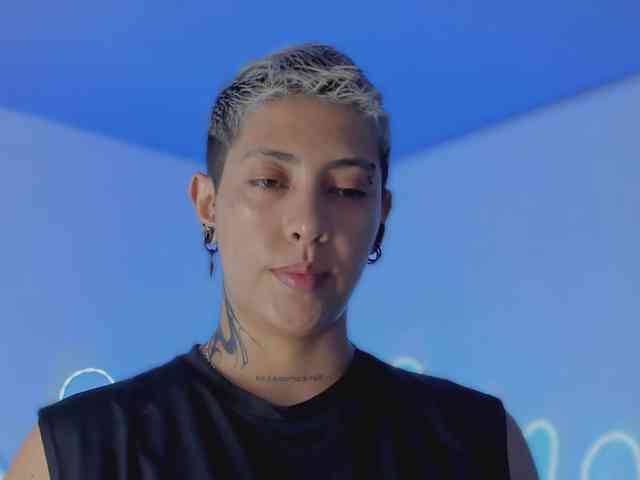 Aleja1214 webcam