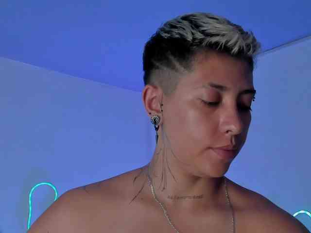 Aleja1214 webcam