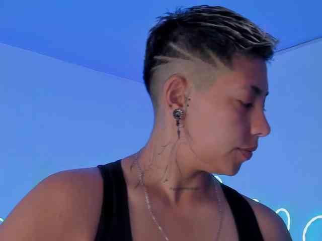 Aleja1214 webcam
