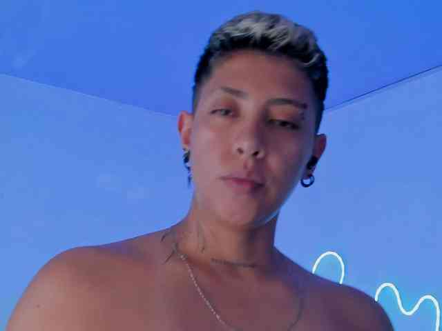 Aleja1214 webcam