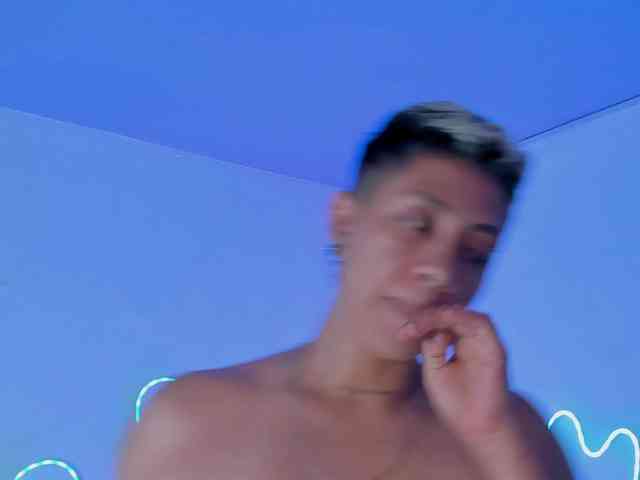 Aleja1214 webcam