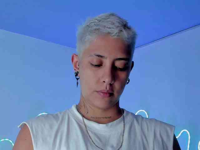 Aleja1214 webcam