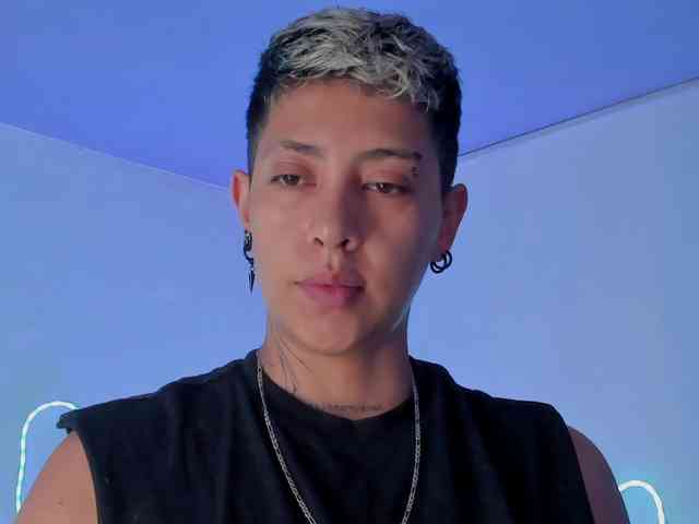 Aleja1214 webcam