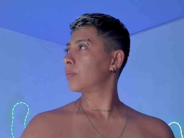 Aleja1214 webcam