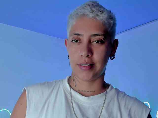 Aleja1214 webcam