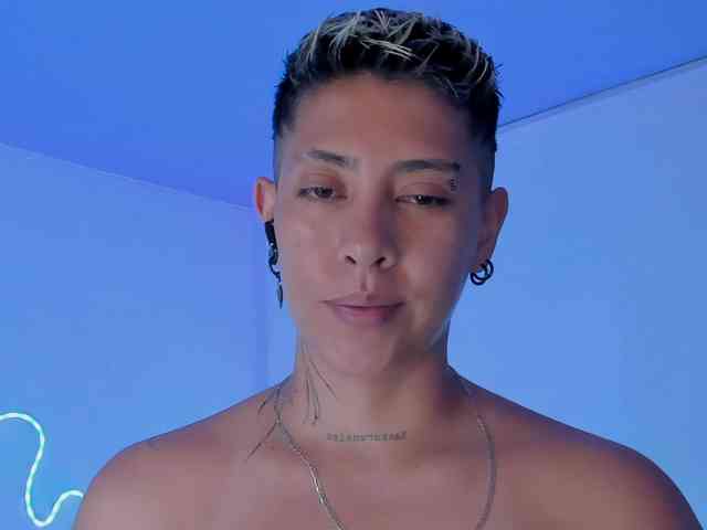Aleja1214 webcam