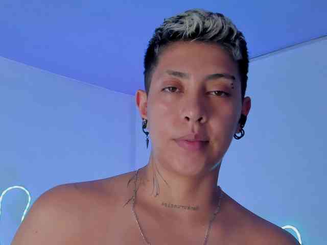 Aleja1214 webcam